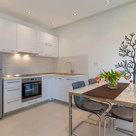 アパート Azalea A1